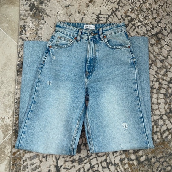 Zara Blogger Fave Wide Leg High Waisted Jeans sku 6045 - Picture 1 of 8